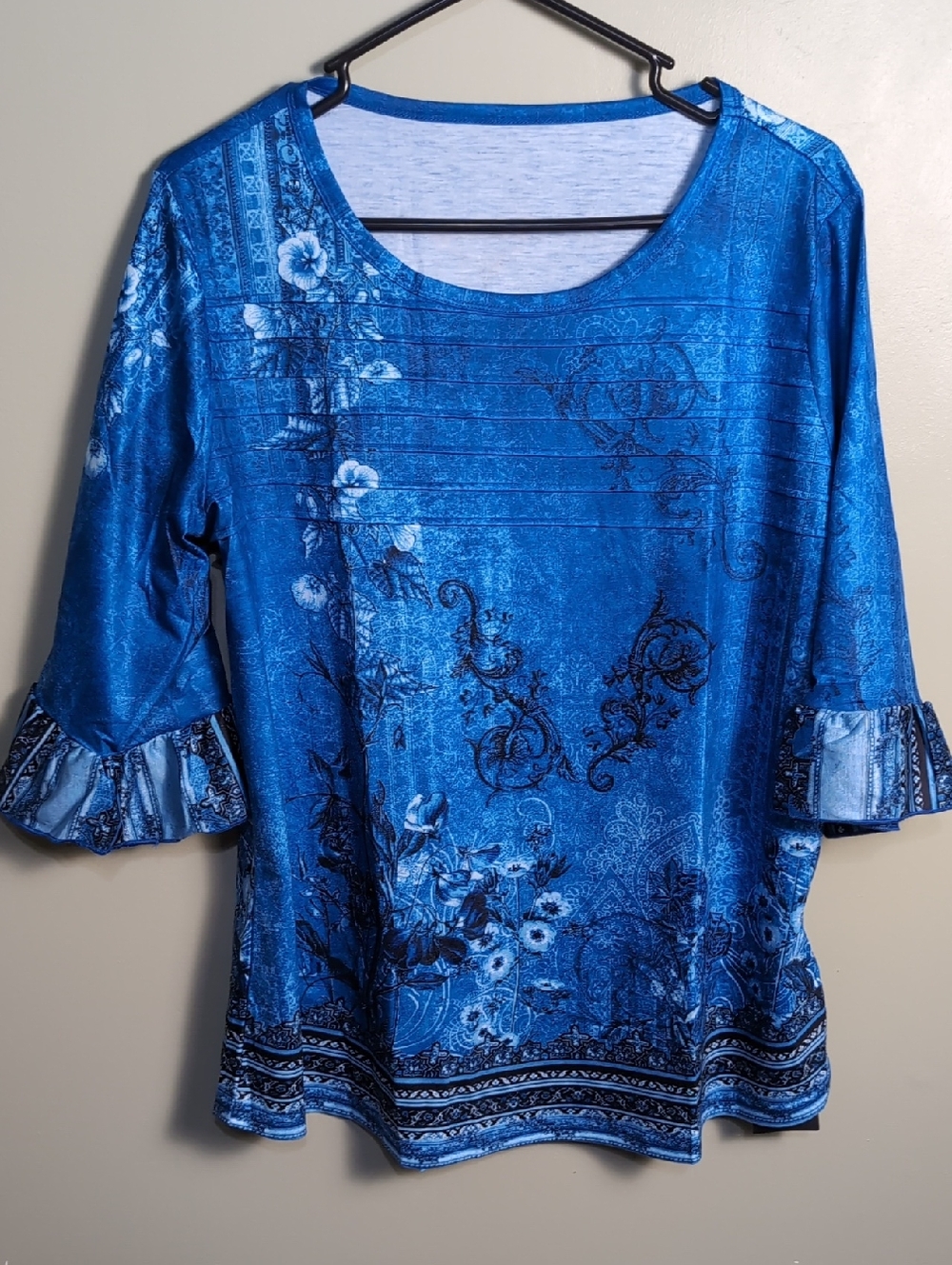 Blue Floral Scoop-Neck Long Sleeve Women’s Top